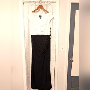 Adrianna‎ PapellBlack & White Evening Gown Ruching Slit Size 16 NWT
